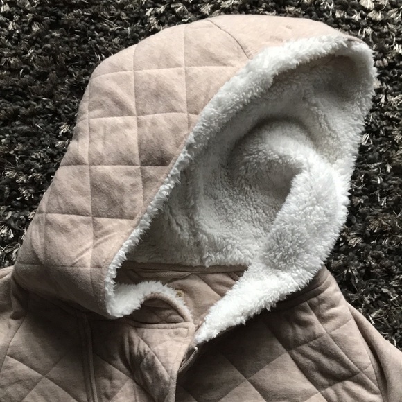 Ugg quilted Sherpa hoodie. - Picture 2 of 6